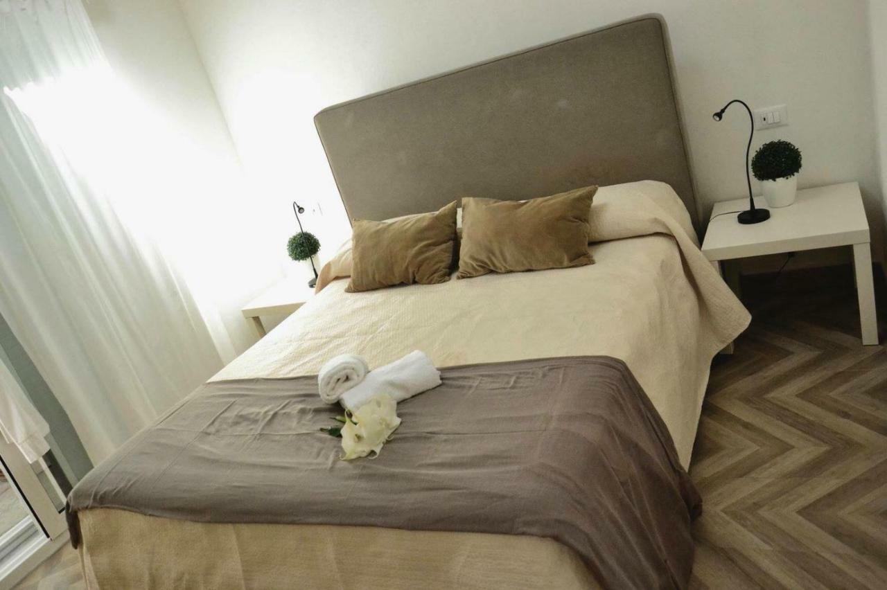Green House Beach Hotel Мондело Екстериор снимка