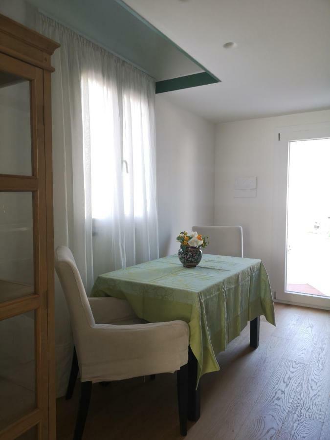 Green House Beach Hotel Мондело Екстериор снимка